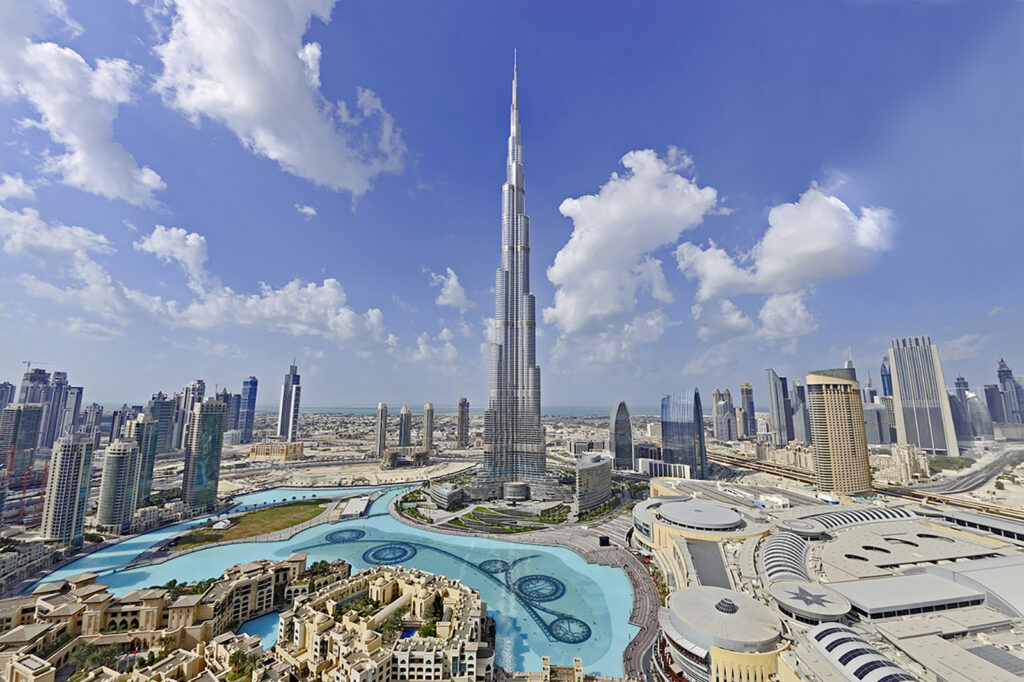 Burj Khalifa, Dubai – the tallest building in the world! (Photo stop)